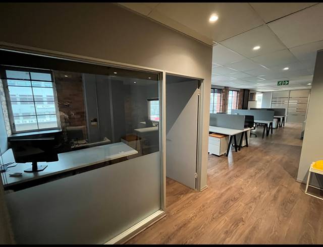 190M² OFFICE TO LET IN GREEN POINT